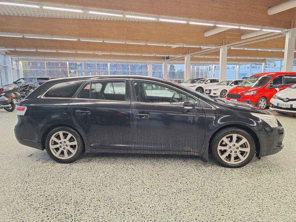 Toyota Avensis 2011 Musta