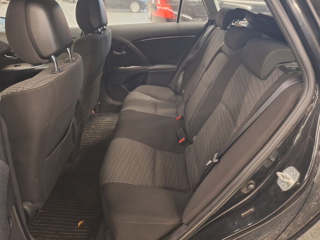 Toyota Avensis 2011 Musta