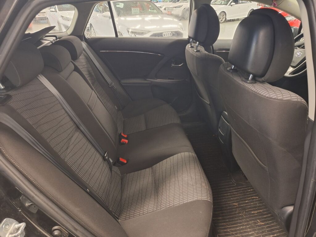 Toyota Avensis 2011 Musta
