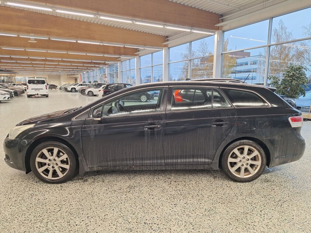 Toyota Avensis 2011 Musta