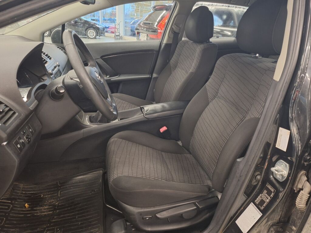 Toyota Avensis 2011 Musta