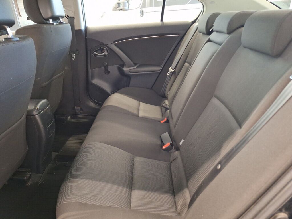 Toyota Avensis 2011 Musta