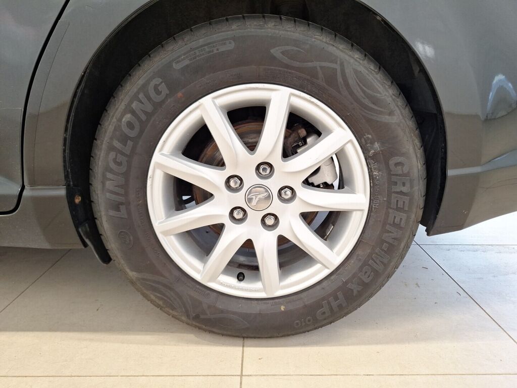 Toyota Avensis 2011 Musta