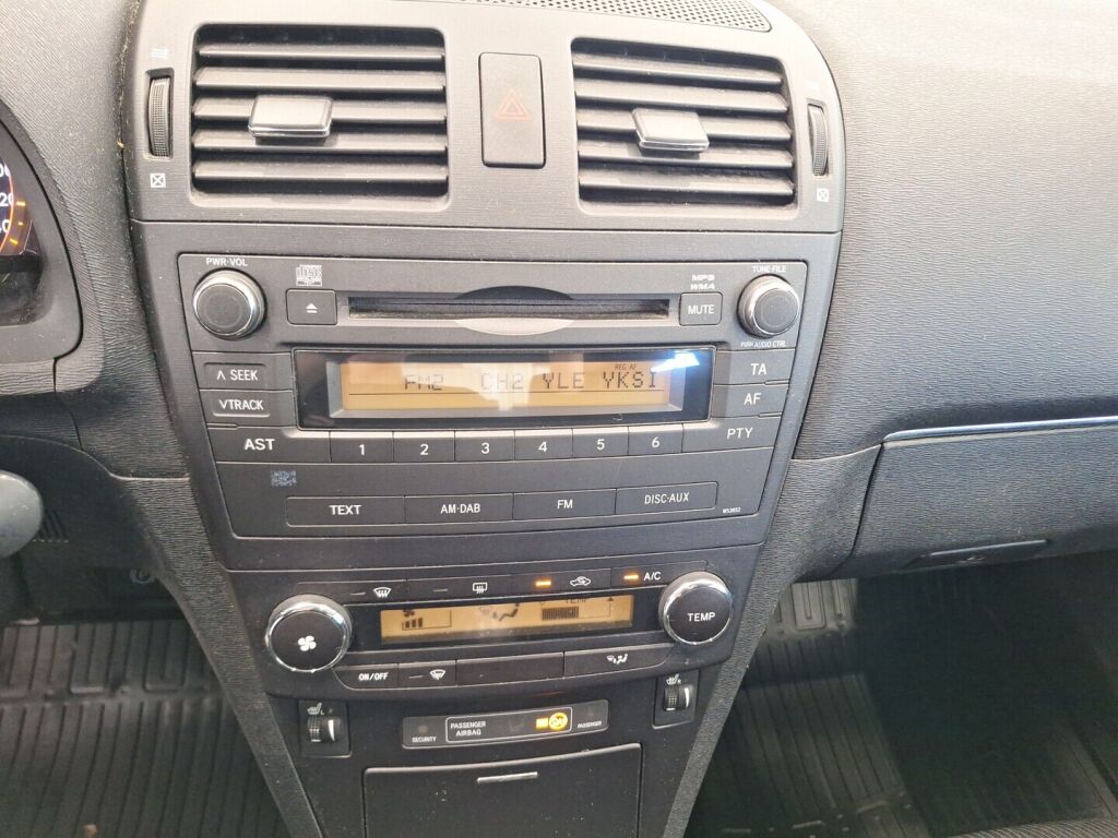 Toyota Avensis 2011 Musta