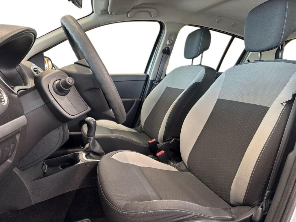 Renault Clio 2011 Valkoinen