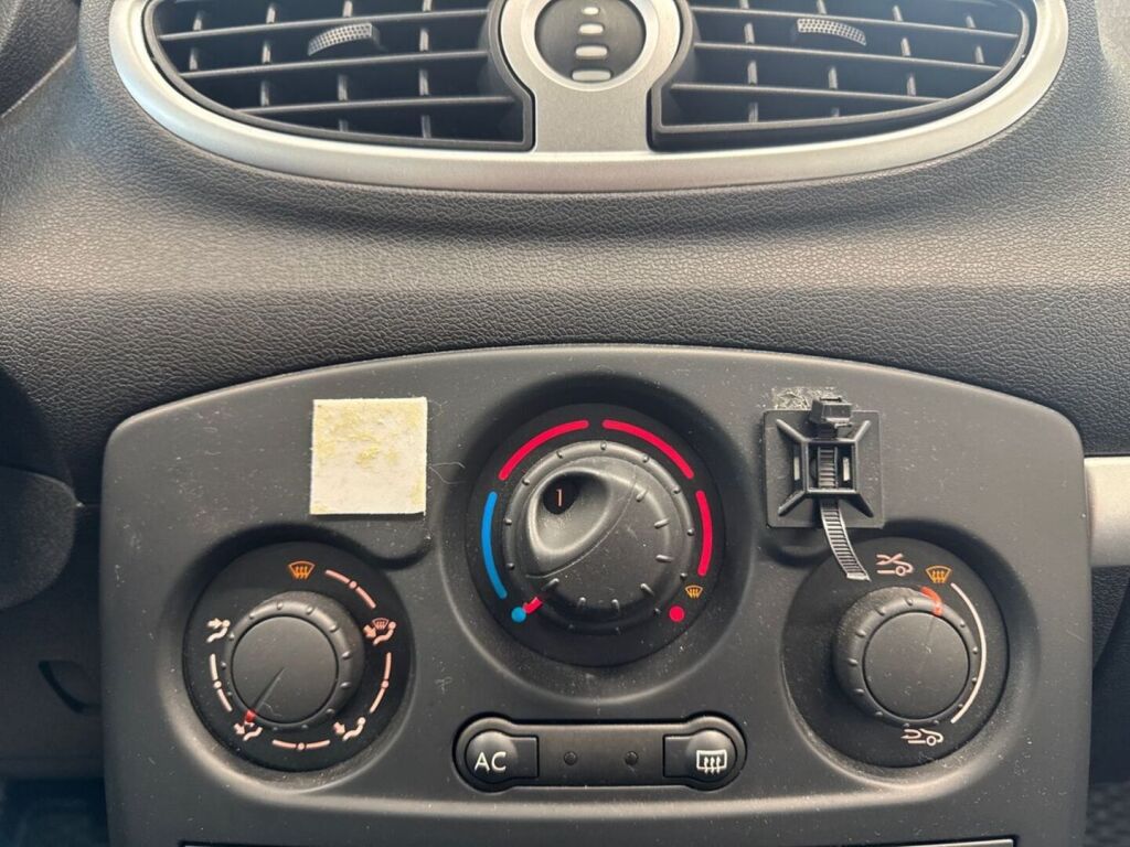 Renault Clio 2011 Valkoinen