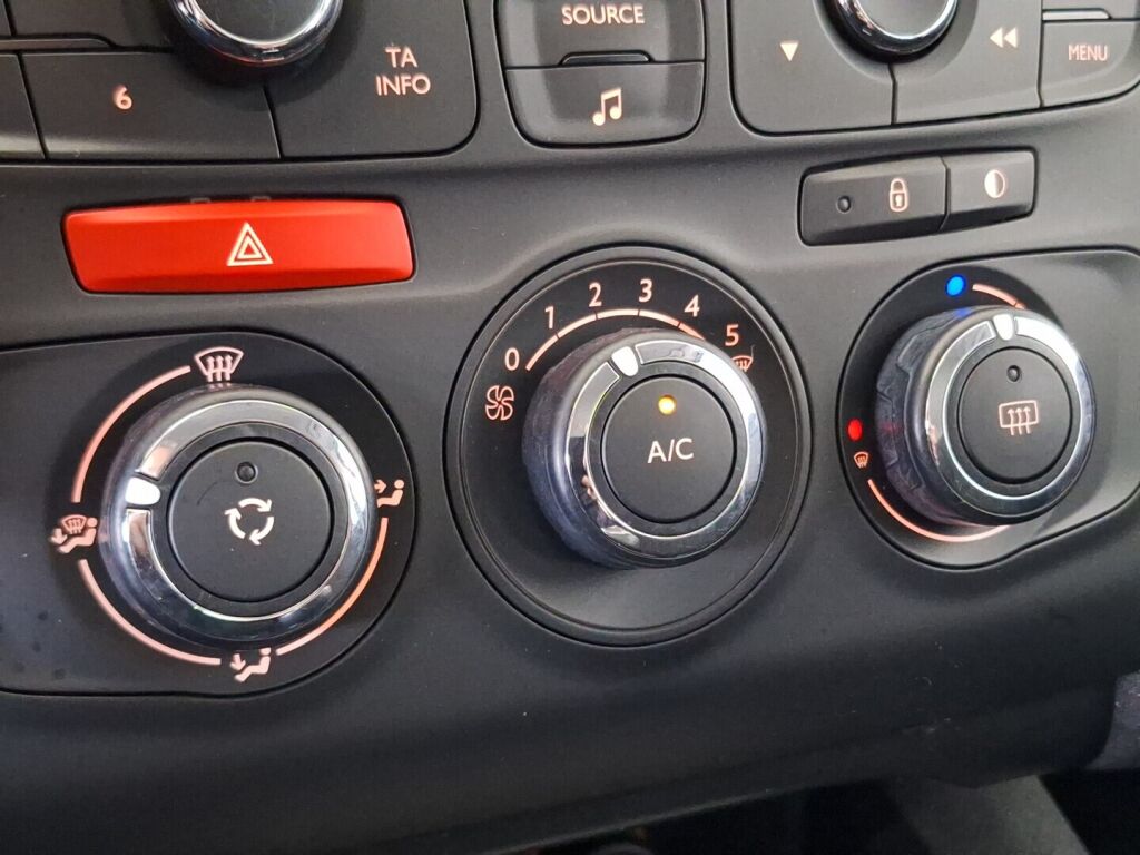 Citroen C4 2011 Punainen