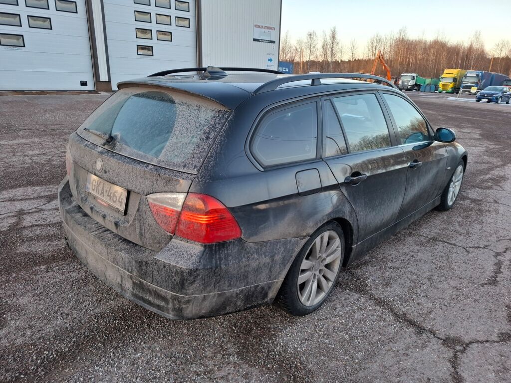 BMW 330 2007 Musta