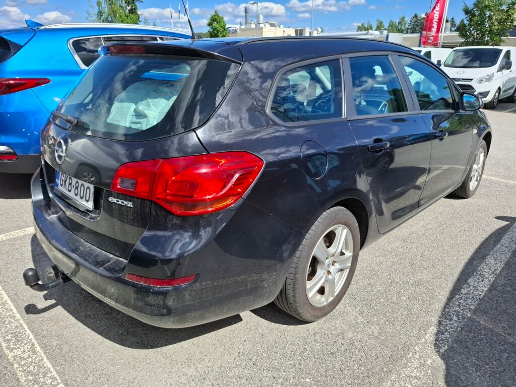 Opel Astra 2012 Musta