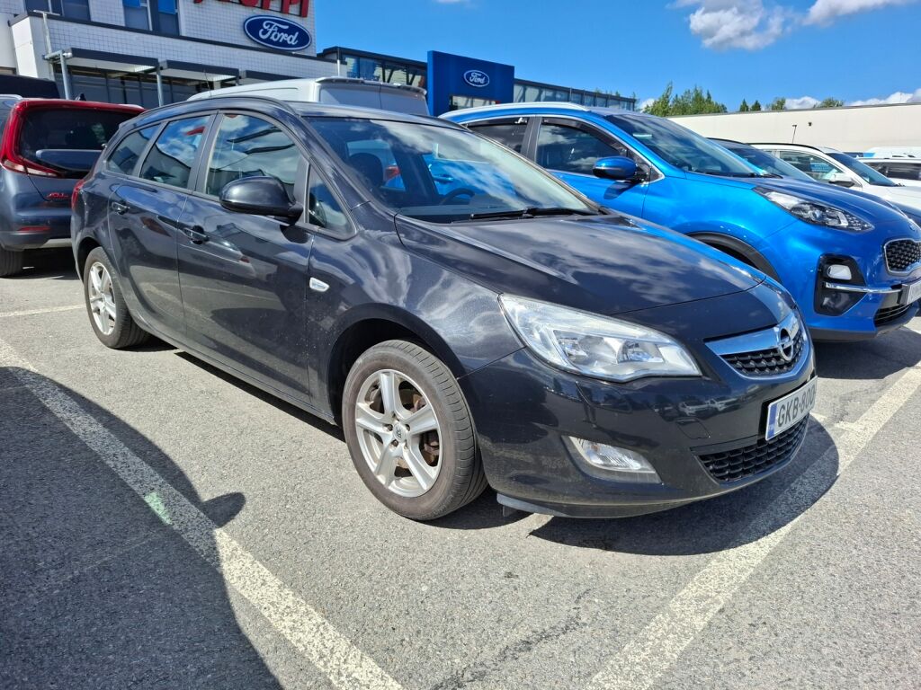 Opel Astra 2012 Musta