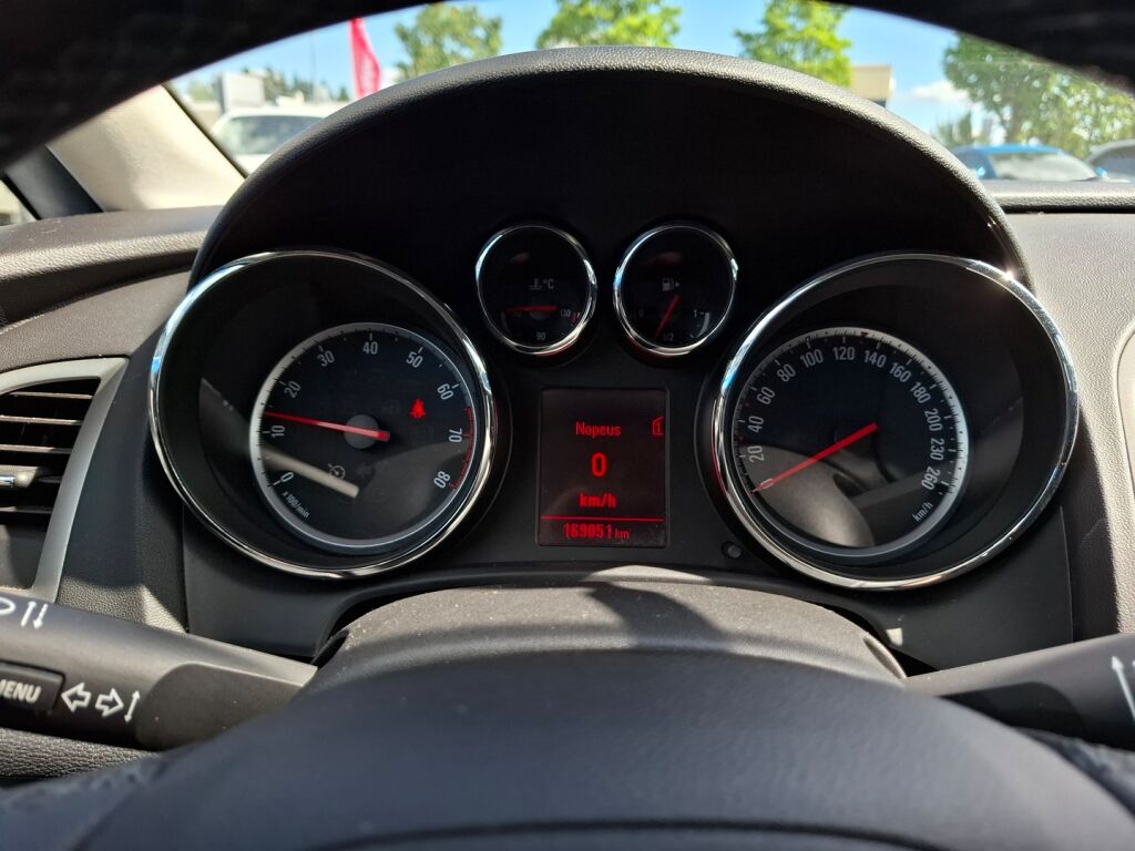 Opel Astra 2012 Musta
