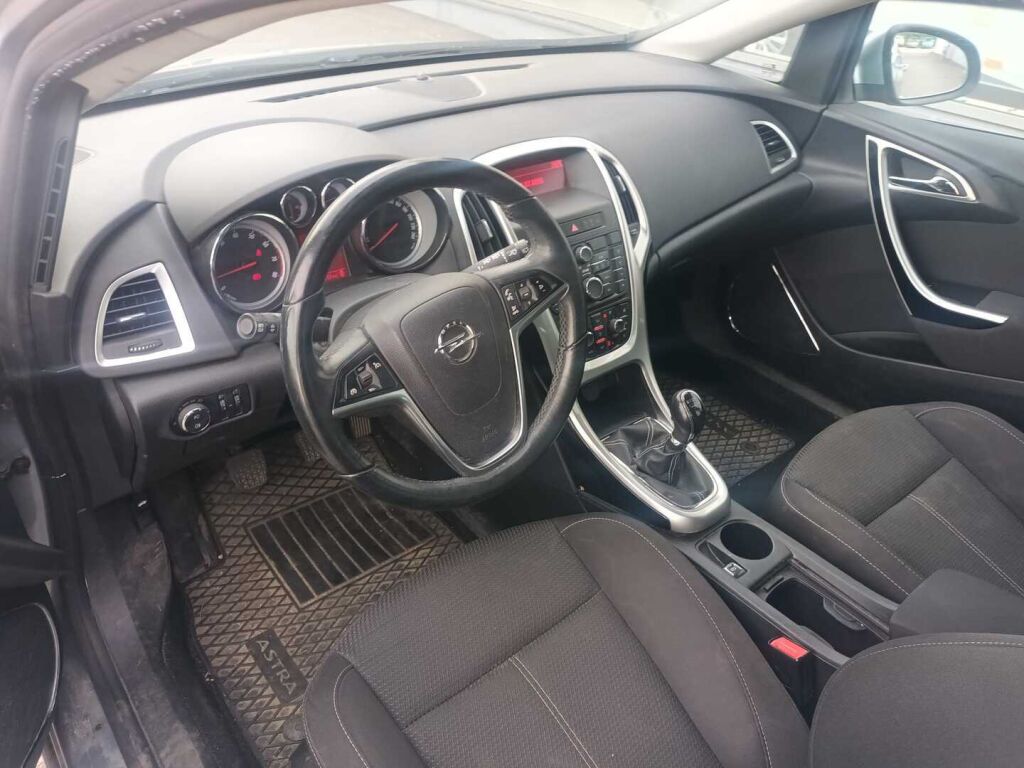 Opel Astra 2011 Harmaa