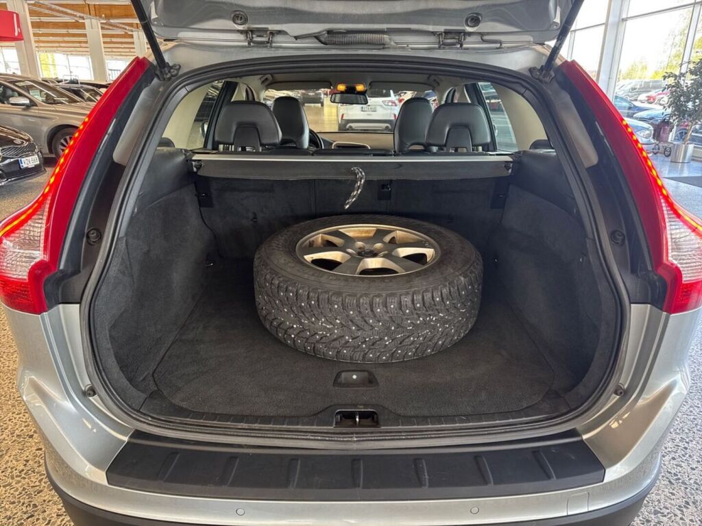 Volvo XC60 2012 Metallinhohto Hopea (Electric Silver)