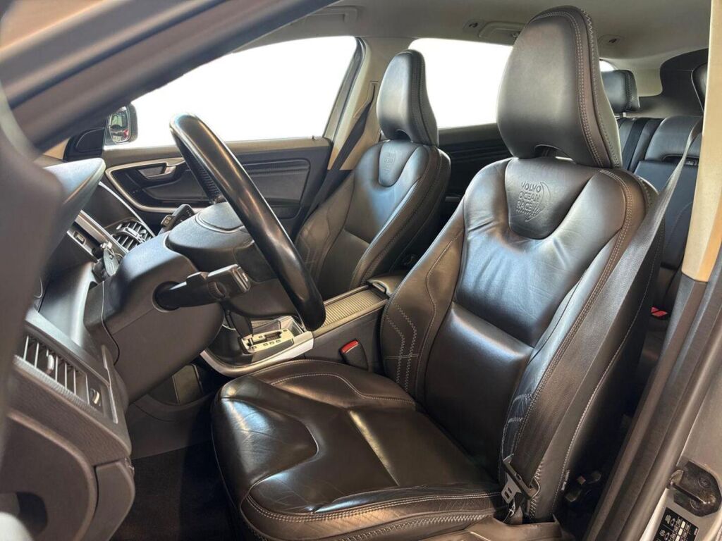 Volvo XC60 2012 Metallinhohto Hopea (Electric Silver)