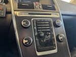 Volvo XC60 2012 Metallinhohto Hopea (Electric Silver)