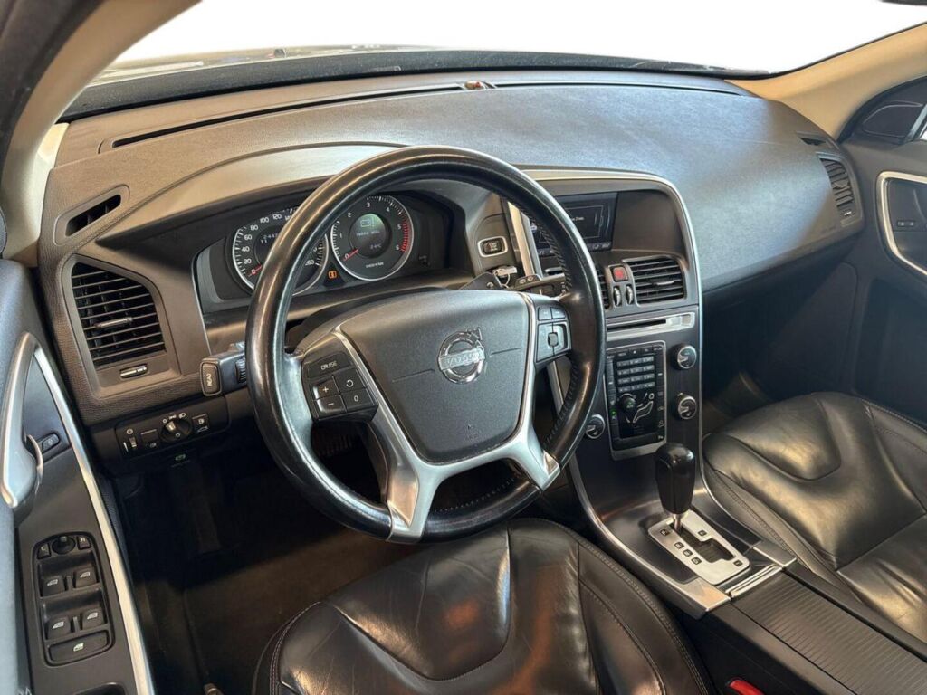 Volvo XC60 2012 Metallinhohto Hopea (Electric Silver)
