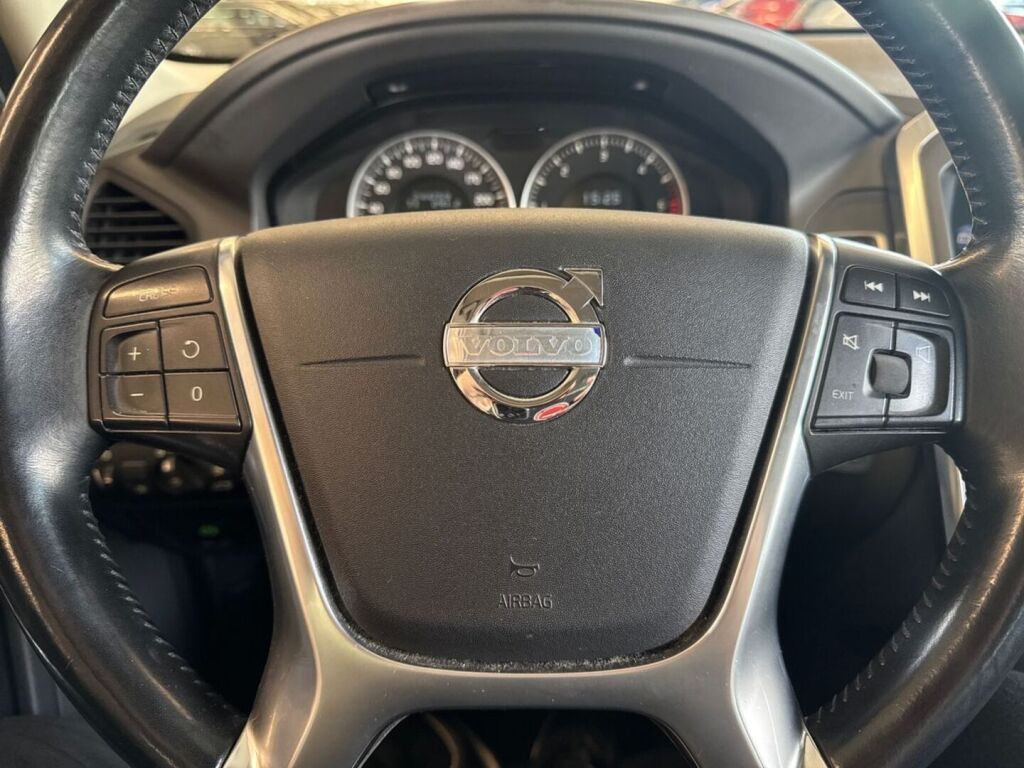 Volvo XC60 2012 Metallinhohto Hopea (Electric Silver)