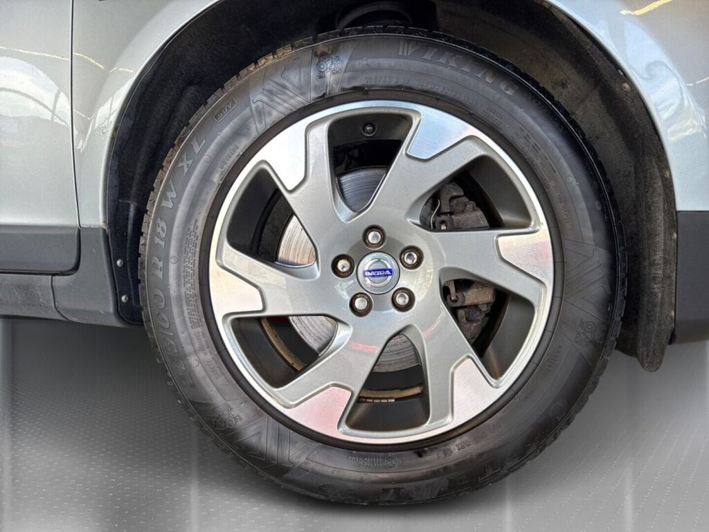 Volvo XC60 2012 Metallinhohto Hopea (Electric Silver)