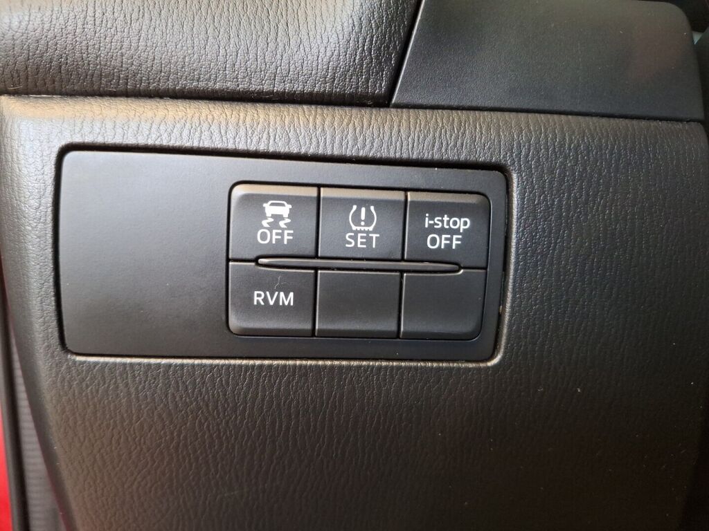 Mazda Mazda3 2014 Punainen