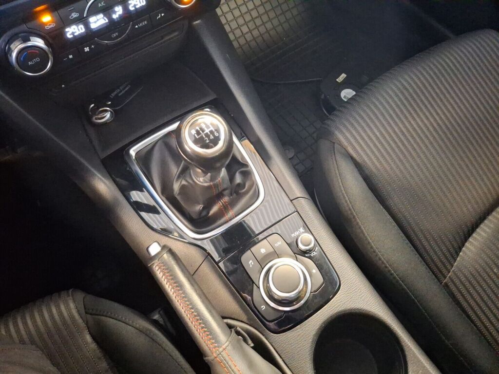 Mazda Mazda3 2014 Punainen