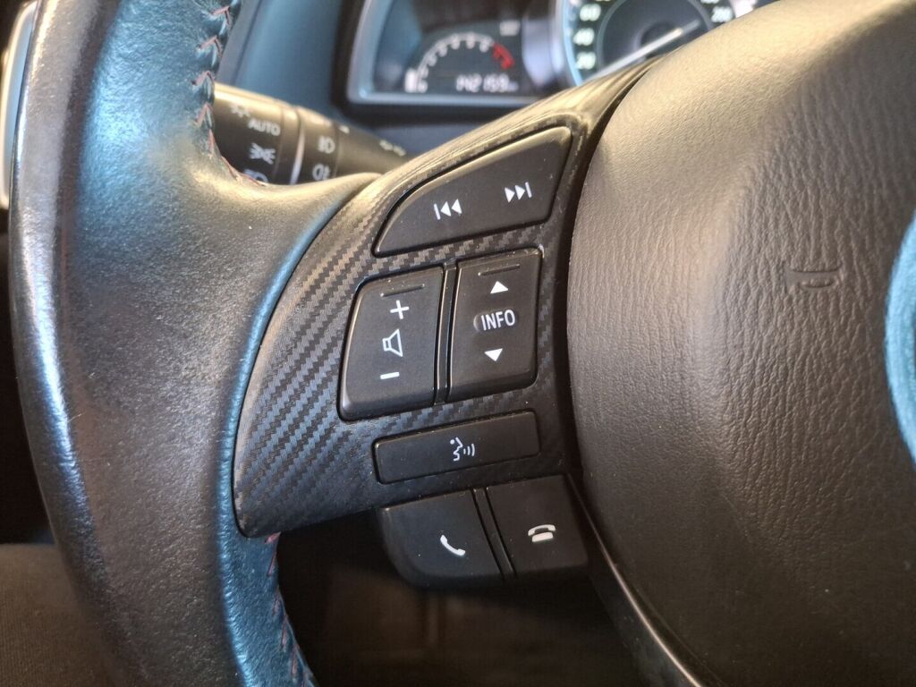 Mazda Mazda3 2014 Punainen