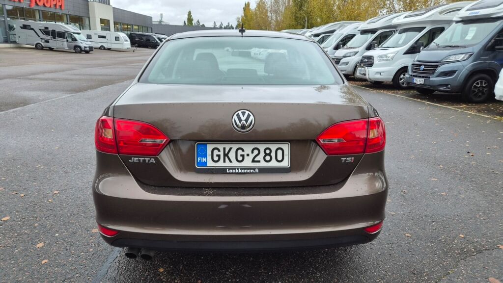Volkswagen Jetta 2011 Ruskea (beige)