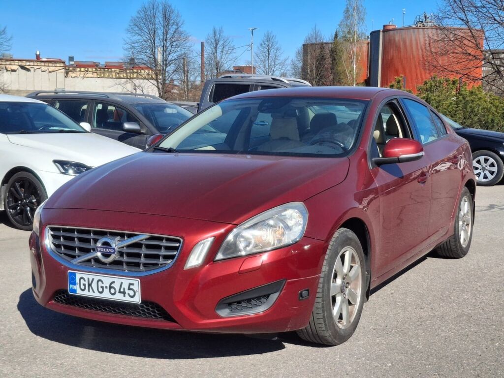 Volvo S60 2012 Punainen