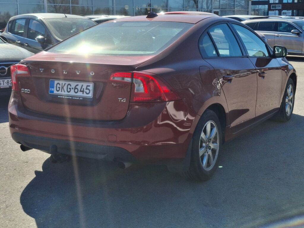 Volvo S60 2012 Punainen