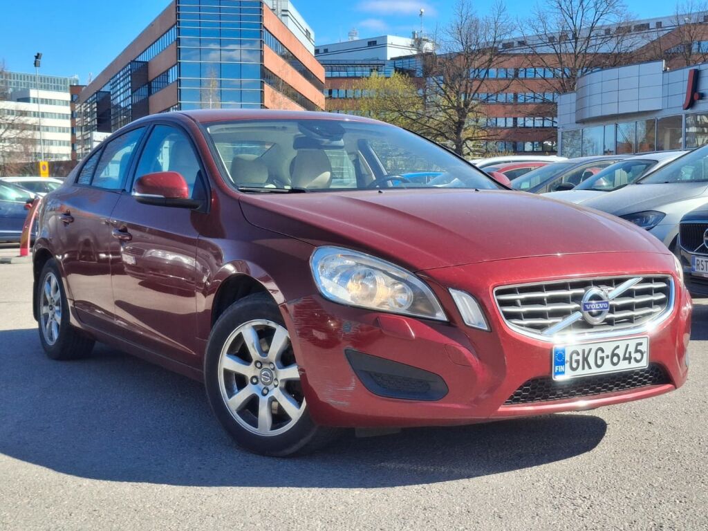 Volvo S60 2012 Punainen