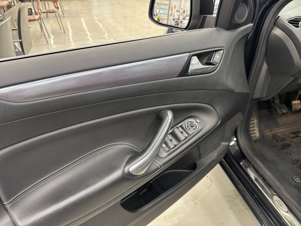 Ford Mondeo 2011 Musta