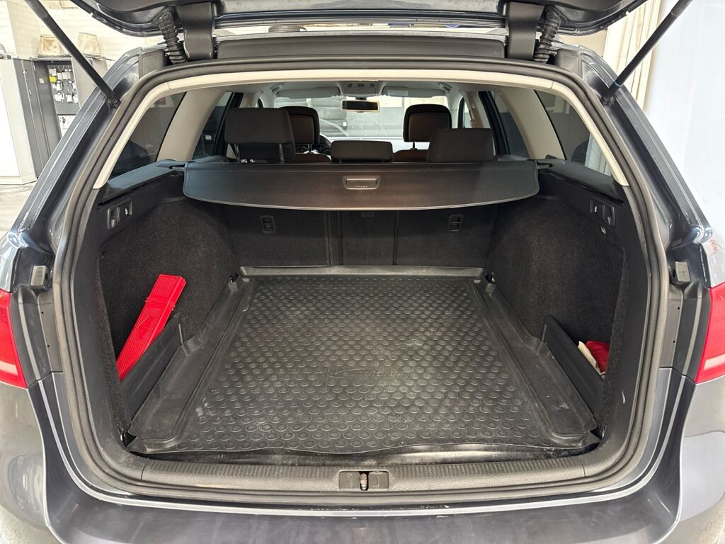 Volkswagen Passat 2011 Harmaa