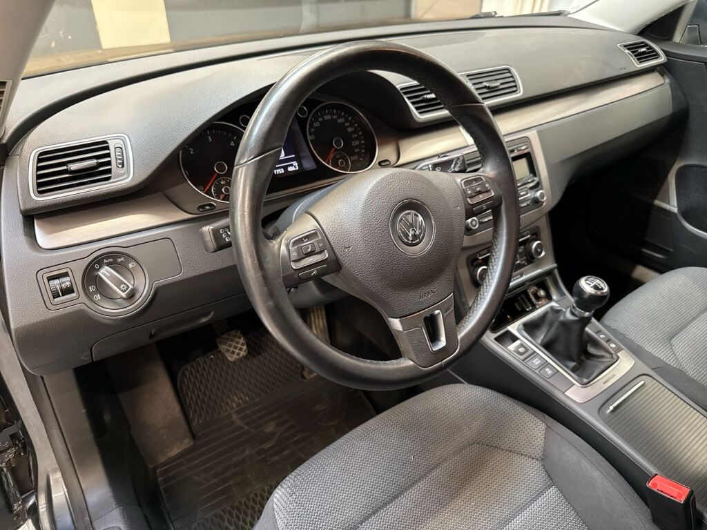 Volkswagen Passat 2011 Harmaa