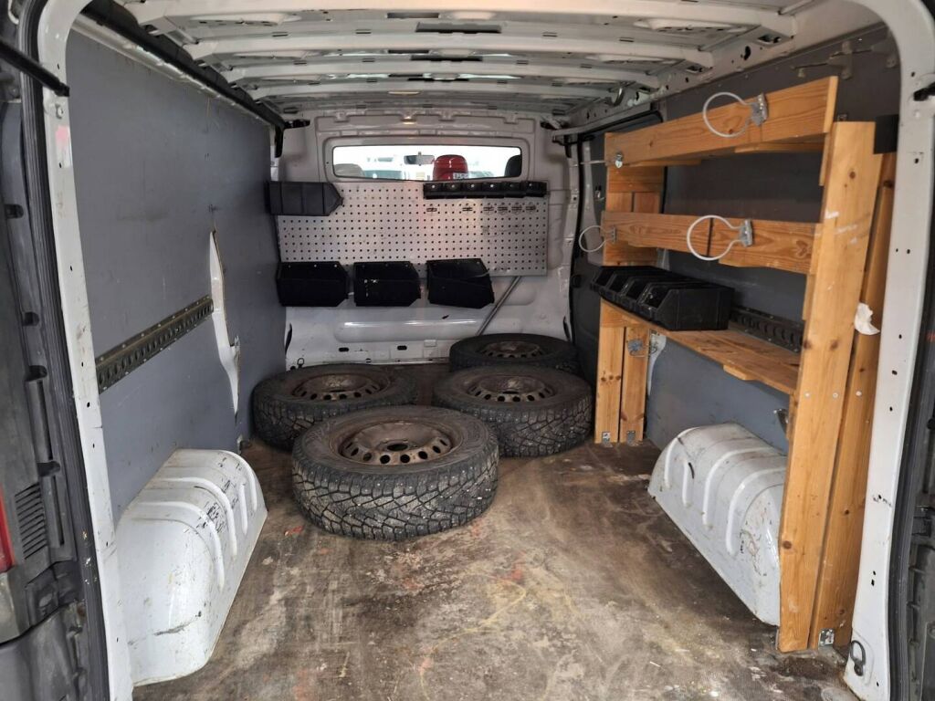 Renault Trafic 2012 Valkoinen