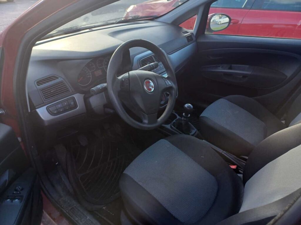 Fiat Grande Punto 2011 Punainen