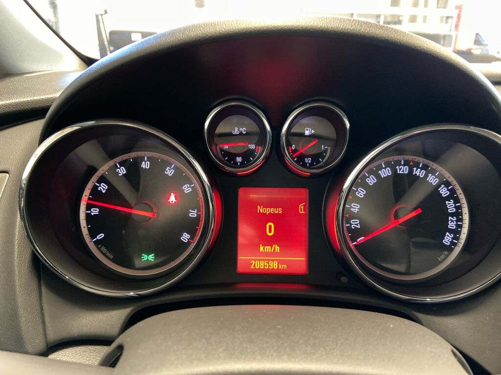 Opel Astra 2012 Punainen