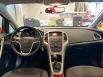 Opel Astra 2012 Punainen