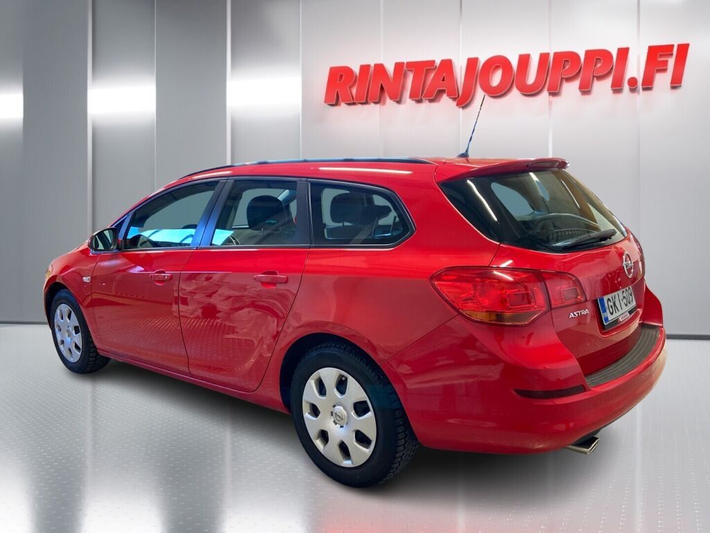 Opel Astra 2012 Punainen
