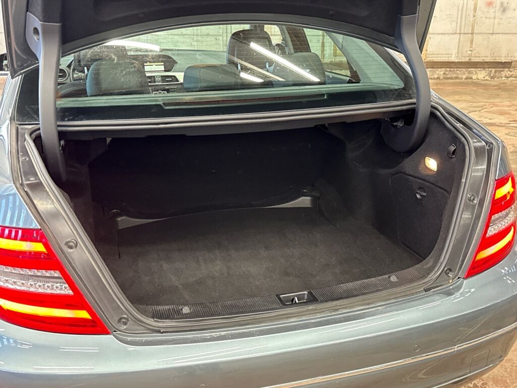 Mercedes-Benz C 2012 Harmaa