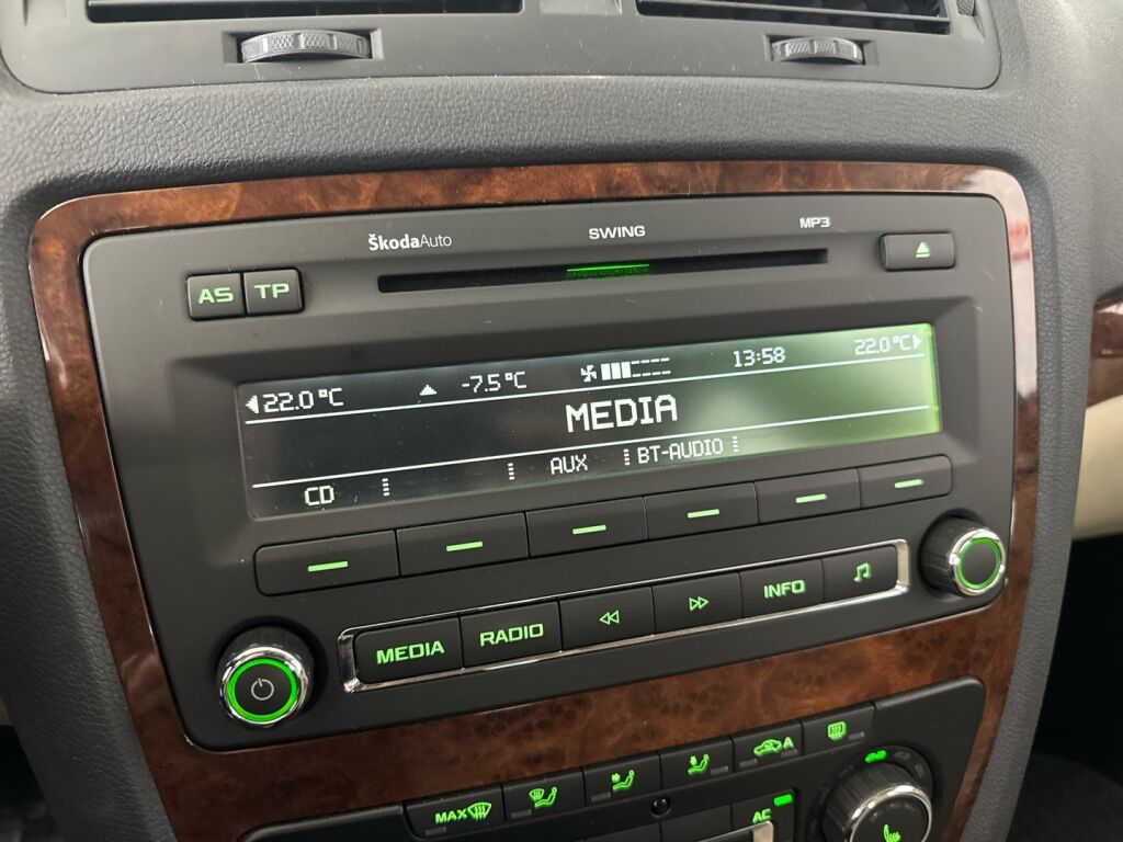 Skoda Octavia 2012 Valkoinen