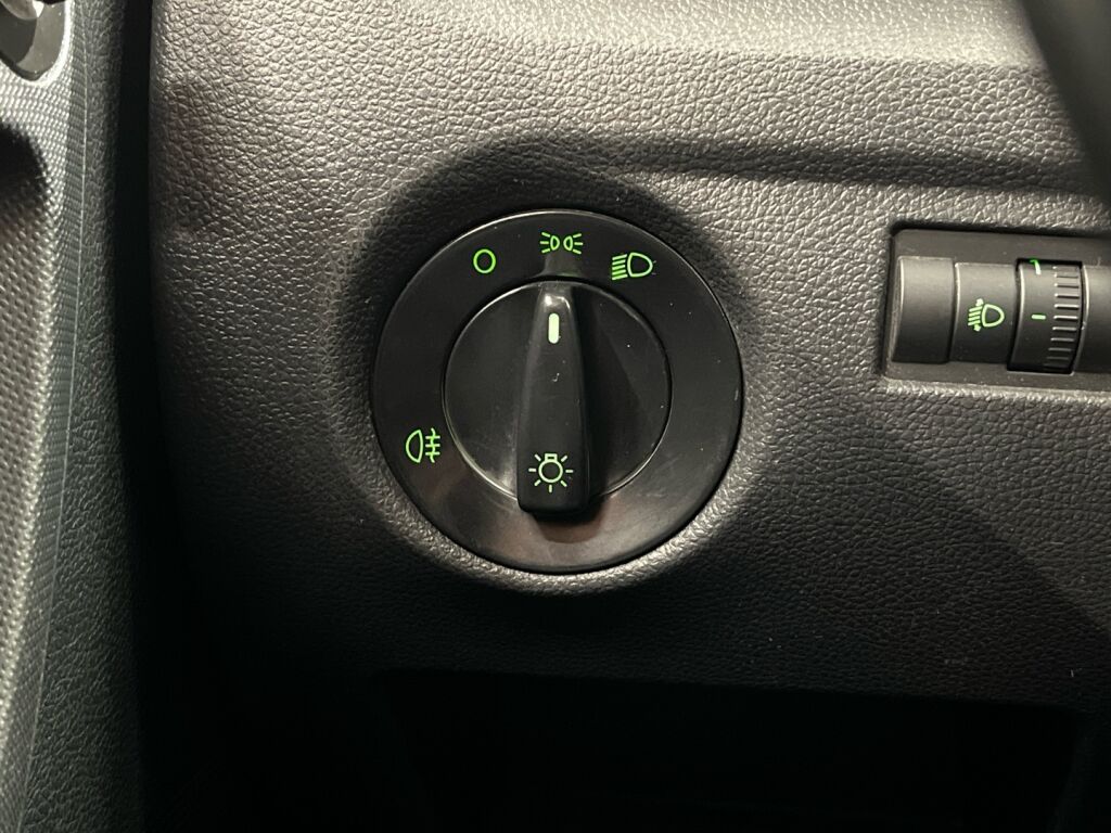 Skoda Fabia 2012 Punainen