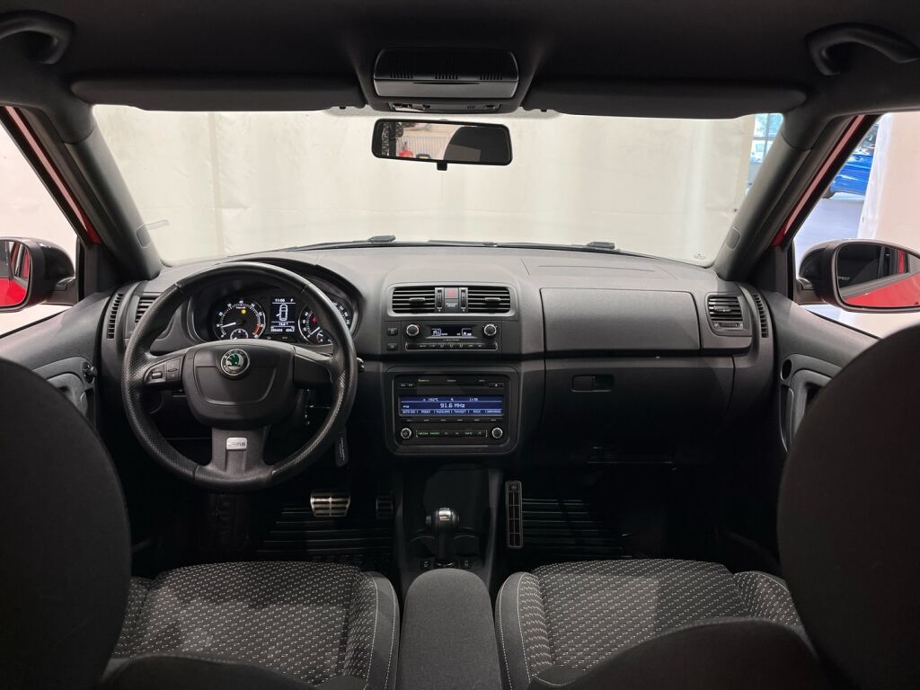 Skoda Fabia 2012 Punainen