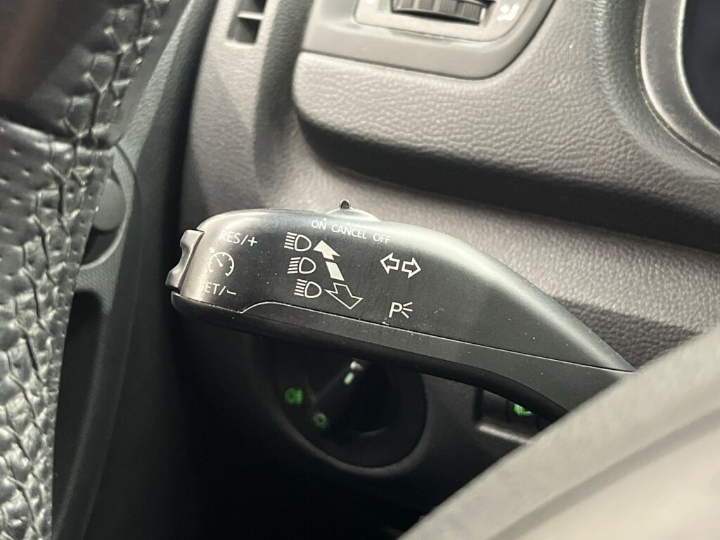 Skoda Fabia 2012 Punainen