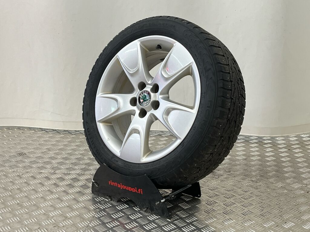 Skoda Fabia 2012 Punainen