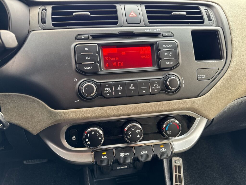 Kia Rio 2012 Sininen