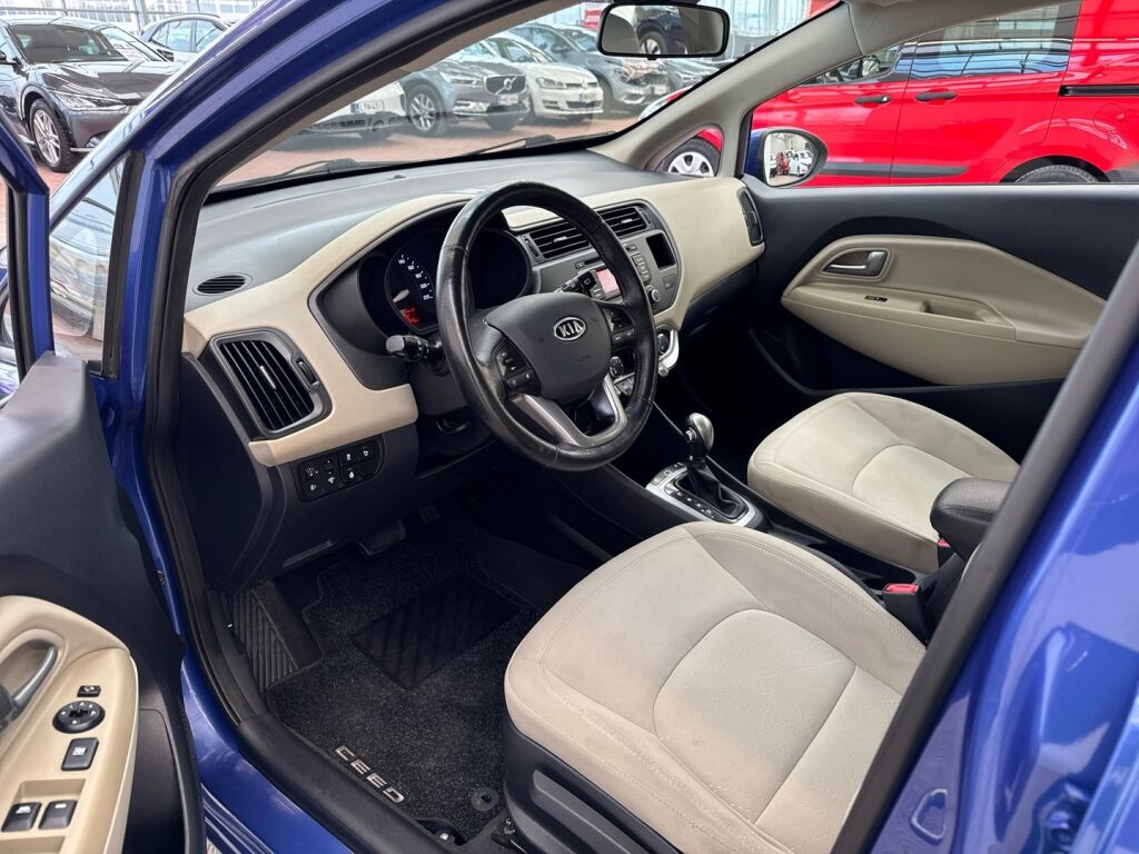 Kia Rio 2012 Sininen