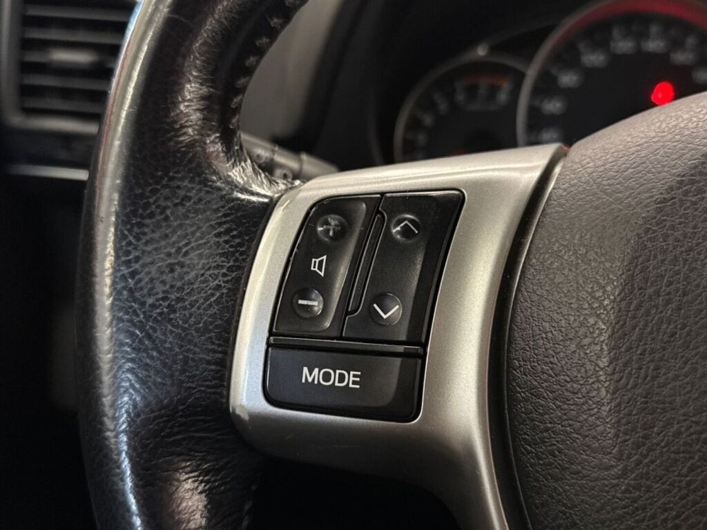 Toyota Verso-S 2012 Musta