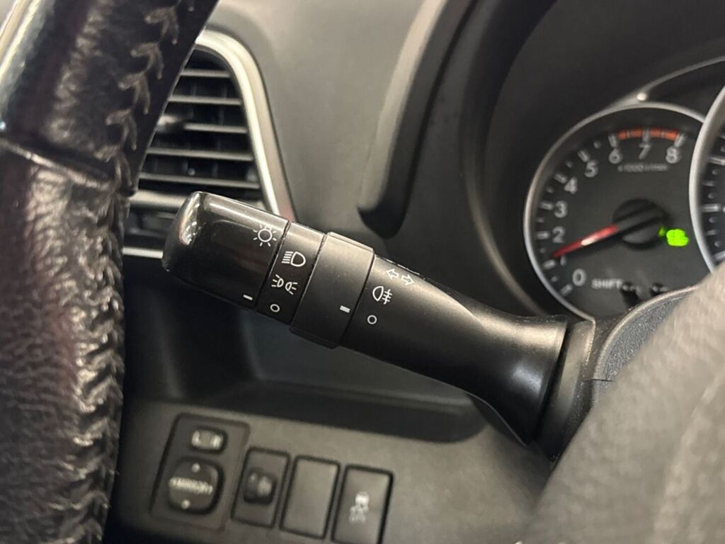 Toyota Verso-S 2012 Musta