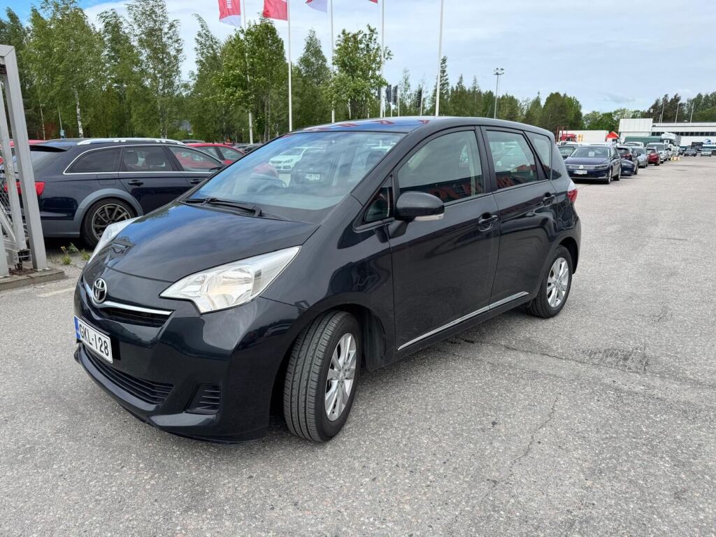 Toyota Verso-S 2012 Musta