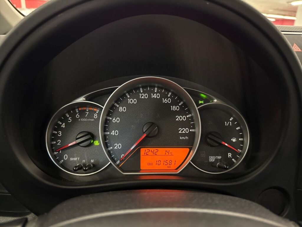Toyota Verso-S 2012 Musta
