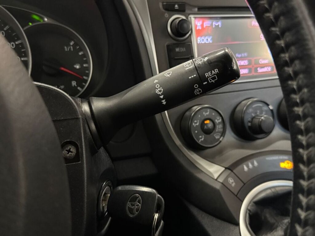 Toyota Verso-S 2012 Musta